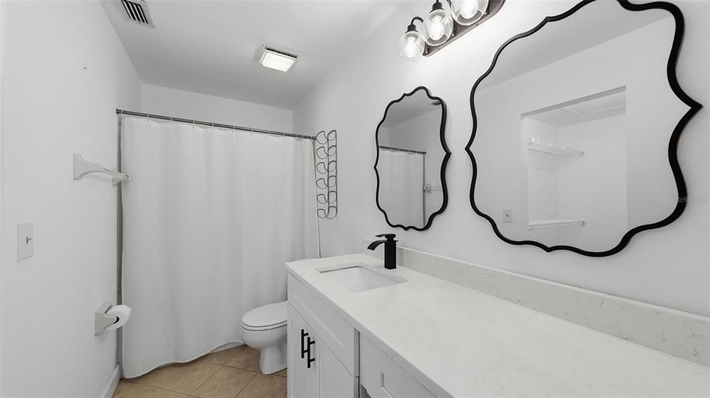 For Sale: $197,700 (2 beds, 2 baths, 1076 Square Feet)