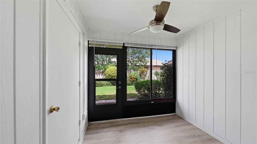 For Sale: $197,700 (2 beds, 2 baths, 1076 Square Feet)