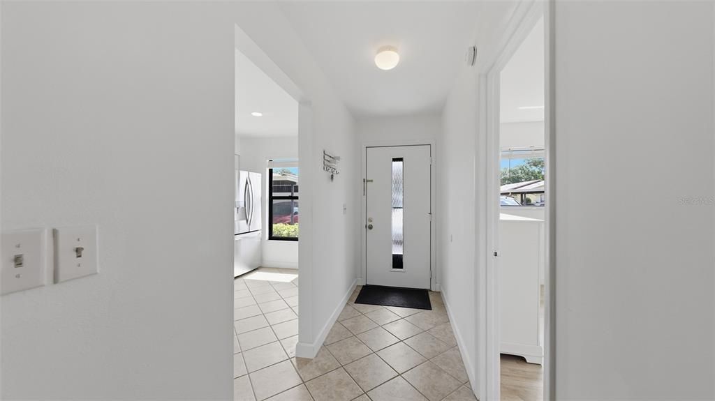 For Sale: $197,700 (2 beds, 2 baths, 1076 Square Feet)