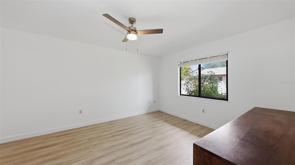 For Sale: $197,700 (2 beds, 2 baths, 1076 Square Feet)