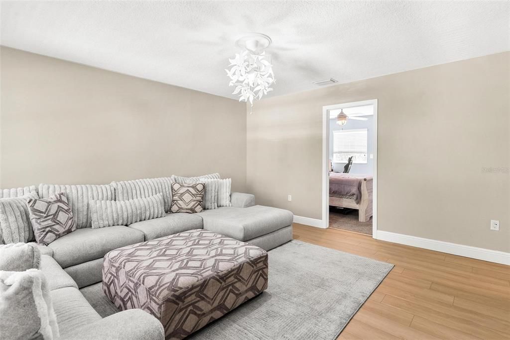 For Sale: $535,000 (4 beds, 2 baths, 1968 Square Feet)
