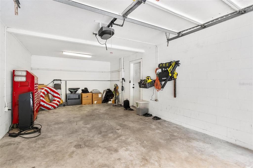 For Sale: $535,000 (4 beds, 2 baths, 1968 Square Feet)