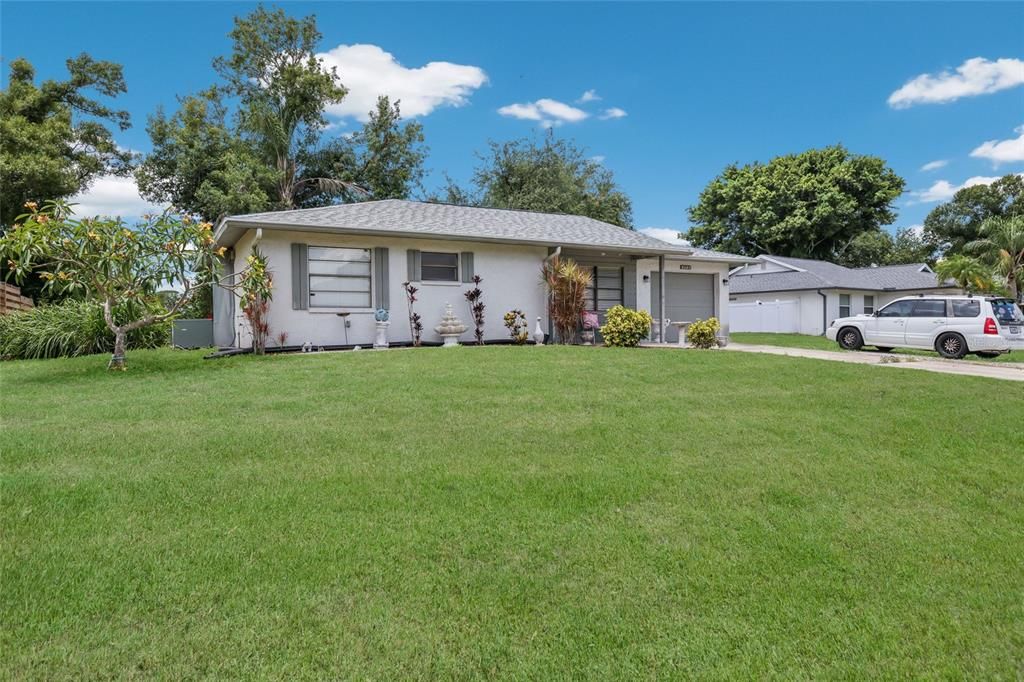 For Sale: $375,000 (2 beds, 1 baths, 916 Square Feet)