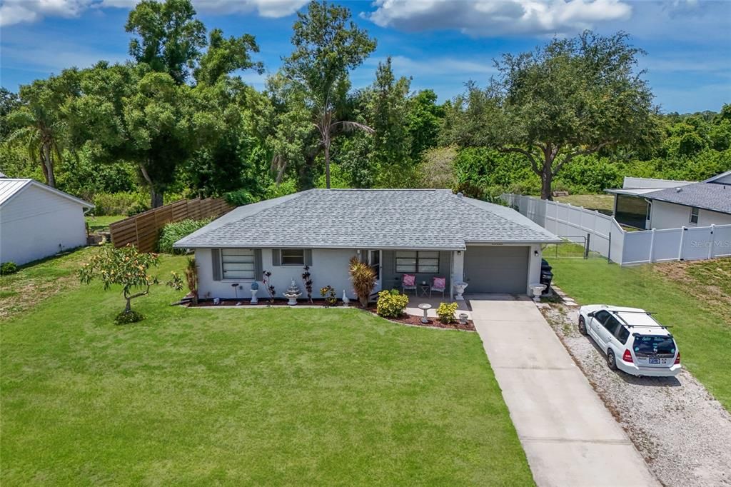 For Sale: $375,000 (2 beds, 1 baths, 916 Square Feet)