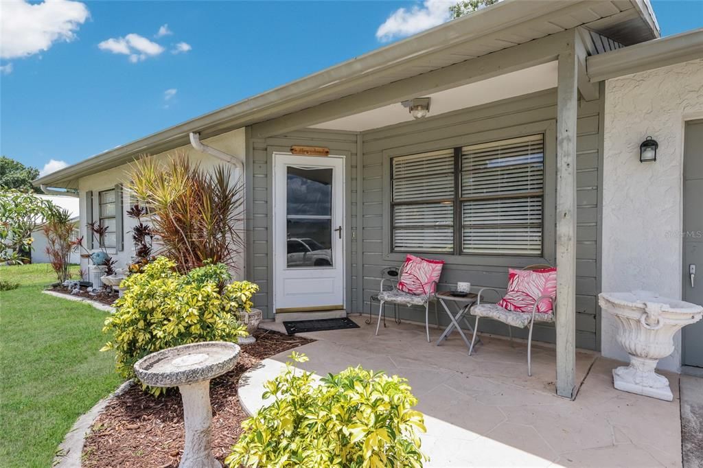 For Sale: $375,000 (2 beds, 1 baths, 916 Square Feet)