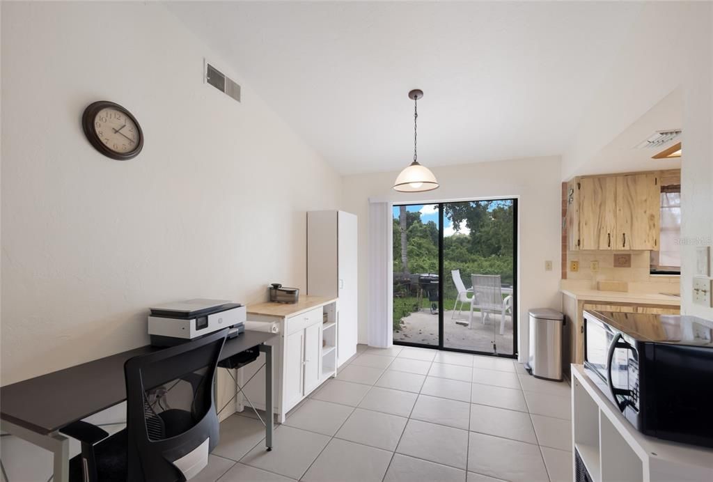 For Sale: $375,000 (2 beds, 1 baths, 916 Square Feet)
