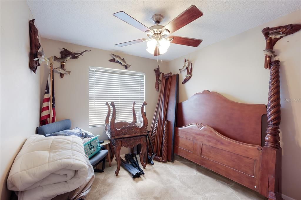 For Sale: $375,000 (2 beds, 1 baths, 916 Square Feet)