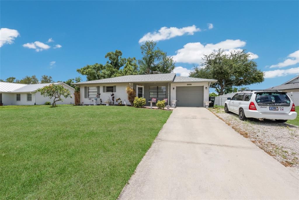 For Sale: $375,000 (2 beds, 1 baths, 916 Square Feet)