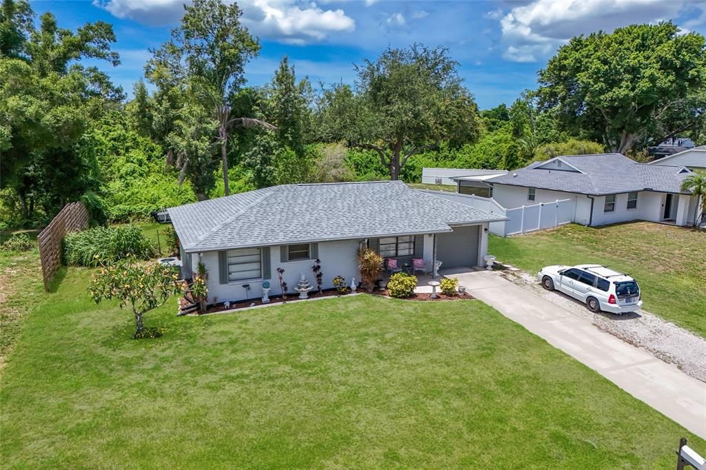 For Sale: $375,000 (2 beds, 1 baths, 916 Square Feet)