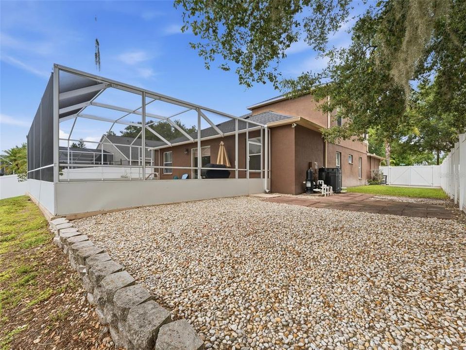 For Sale: $500,000 (5 beds, 3 baths, 2290 Square Feet)