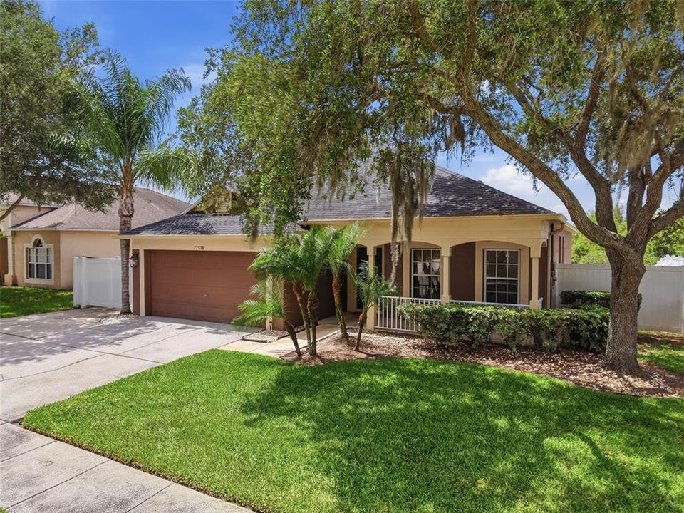 For Sale: $500,000 (5 beds, 3 baths, 2290 Square Feet)