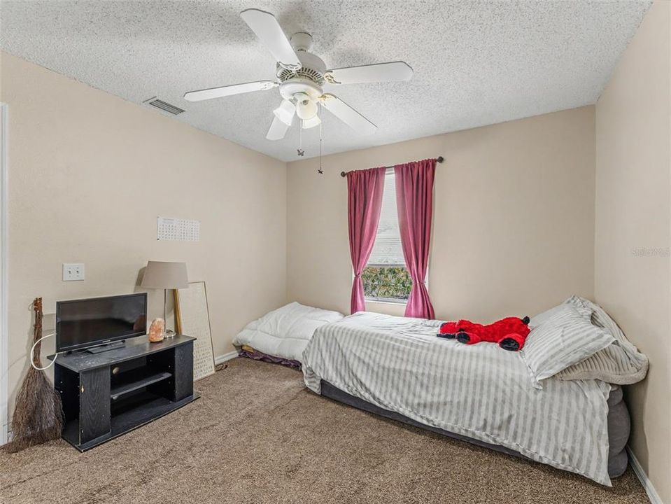 For Sale: $500,000 (5 beds, 3 baths, 2290 Square Feet)