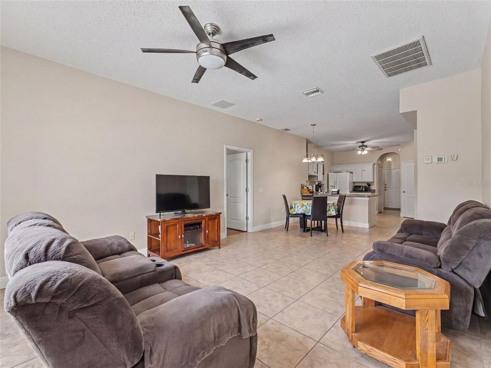 For Sale: $500,000 (5 beds, 3 baths, 2290 Square Feet)