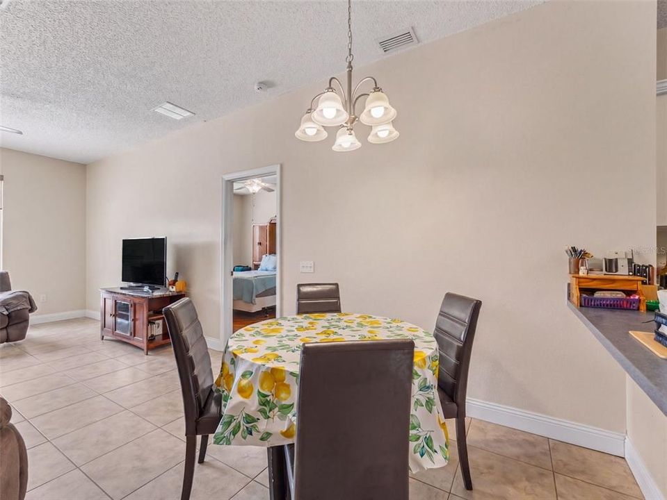 For Sale: $500,000 (5 beds, 3 baths, 2290 Square Feet)