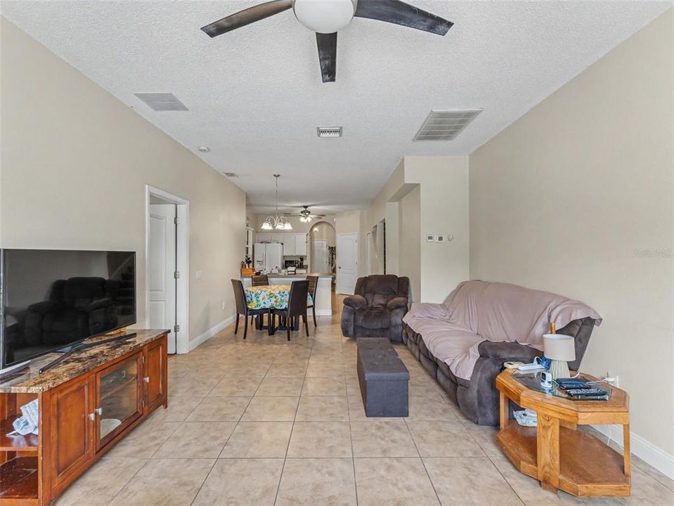 For Sale: $500,000 (5 beds, 3 baths, 2290 Square Feet)