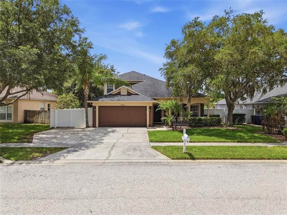 For Sale: $500,000 (5 beds, 3 baths, 2290 Square Feet)