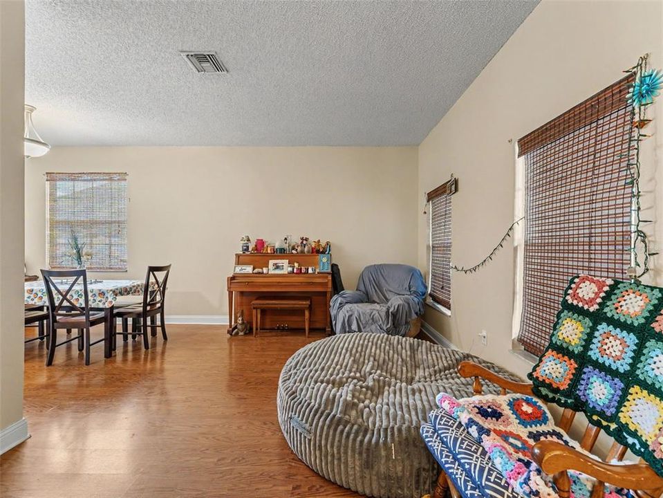 For Sale: $500,000 (5 beds, 3 baths, 2290 Square Feet)