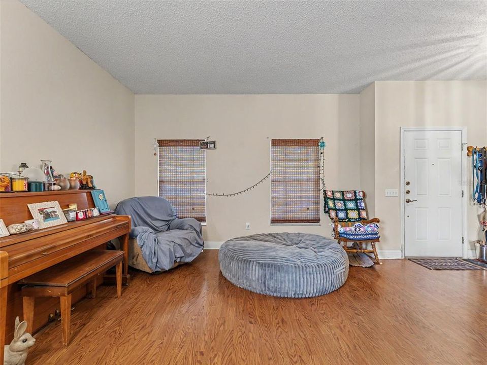 For Sale: $500,000 (5 beds, 3 baths, 2290 Square Feet)