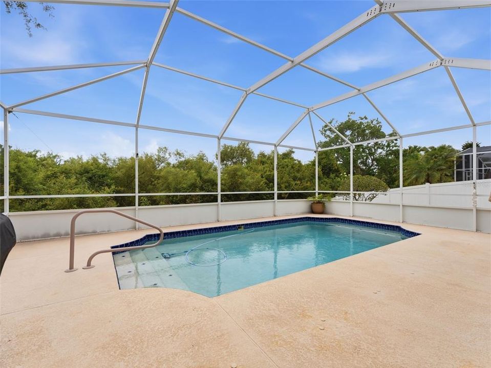 For Sale: $500,000 (5 beds, 3 baths, 2290 Square Feet)