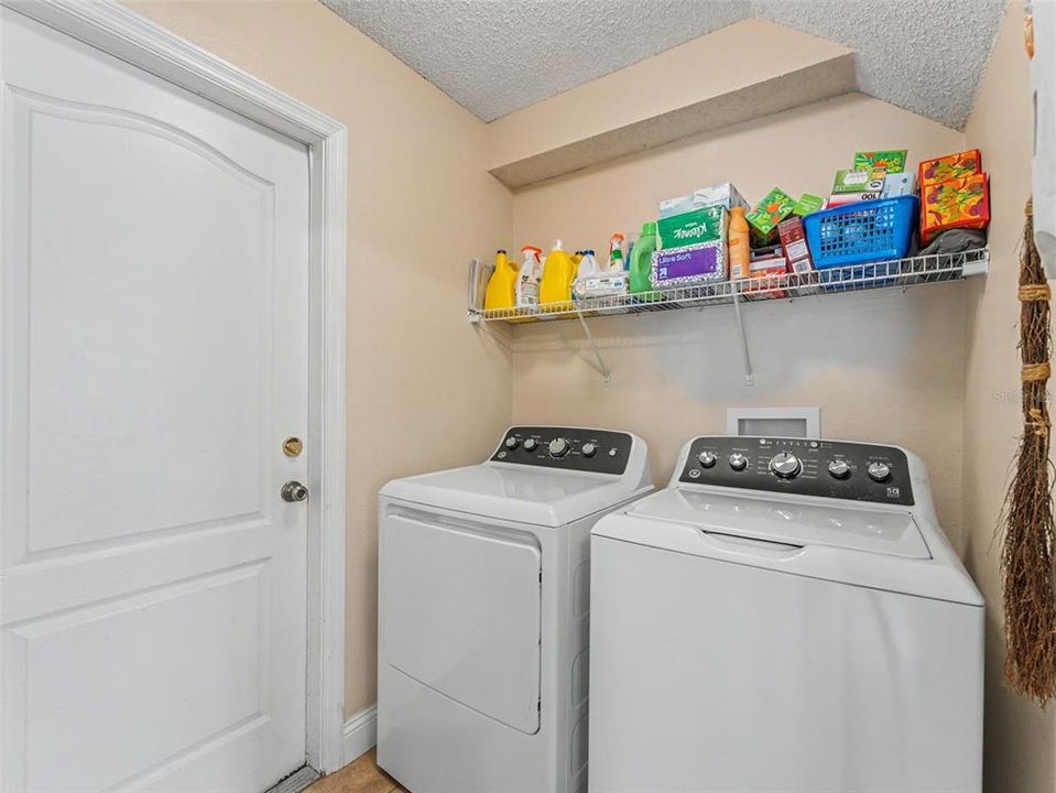 For Sale: $500,000 (5 beds, 3 baths, 2290 Square Feet)