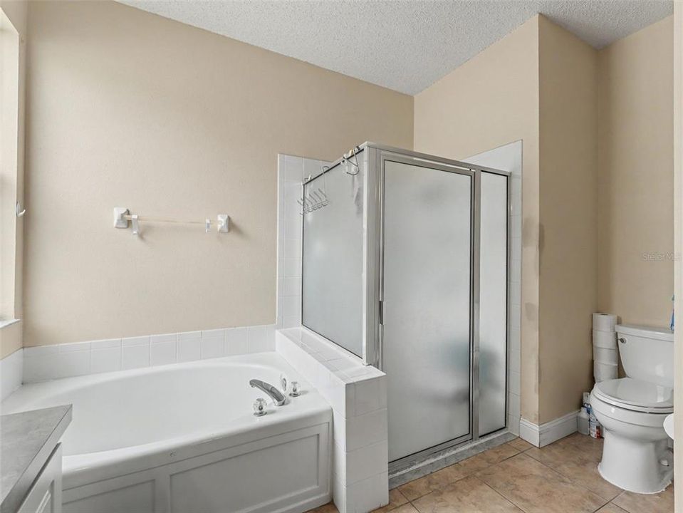 For Sale: $500,000 (5 beds, 3 baths, 2290 Square Feet)