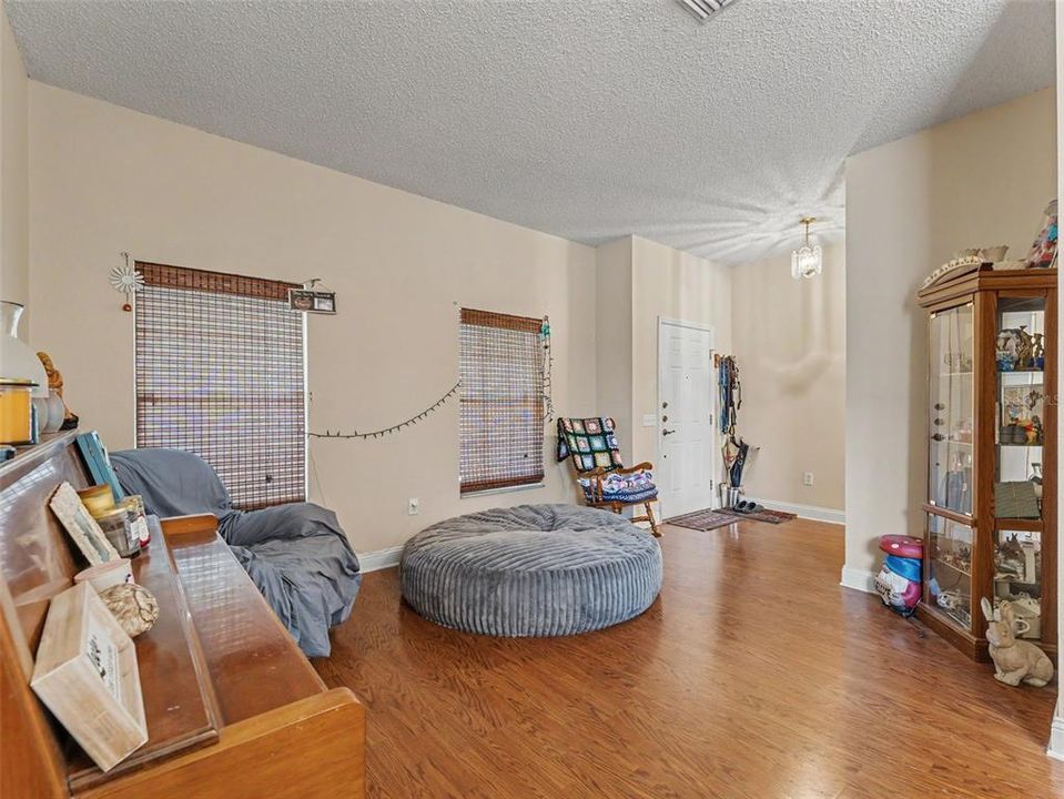 For Sale: $500,000 (5 beds, 3 baths, 2290 Square Feet)