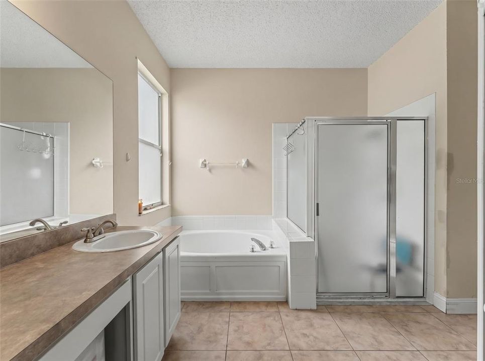 For Sale: $500,000 (5 beds, 3 baths, 2290 Square Feet)