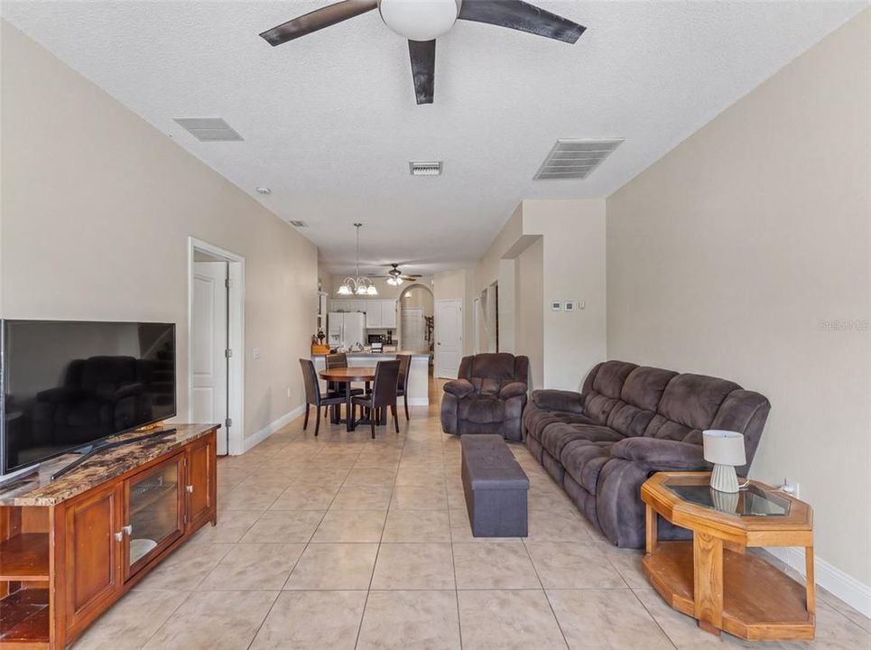 For Sale: $500,000 (5 beds, 3 baths, 2290 Square Feet)