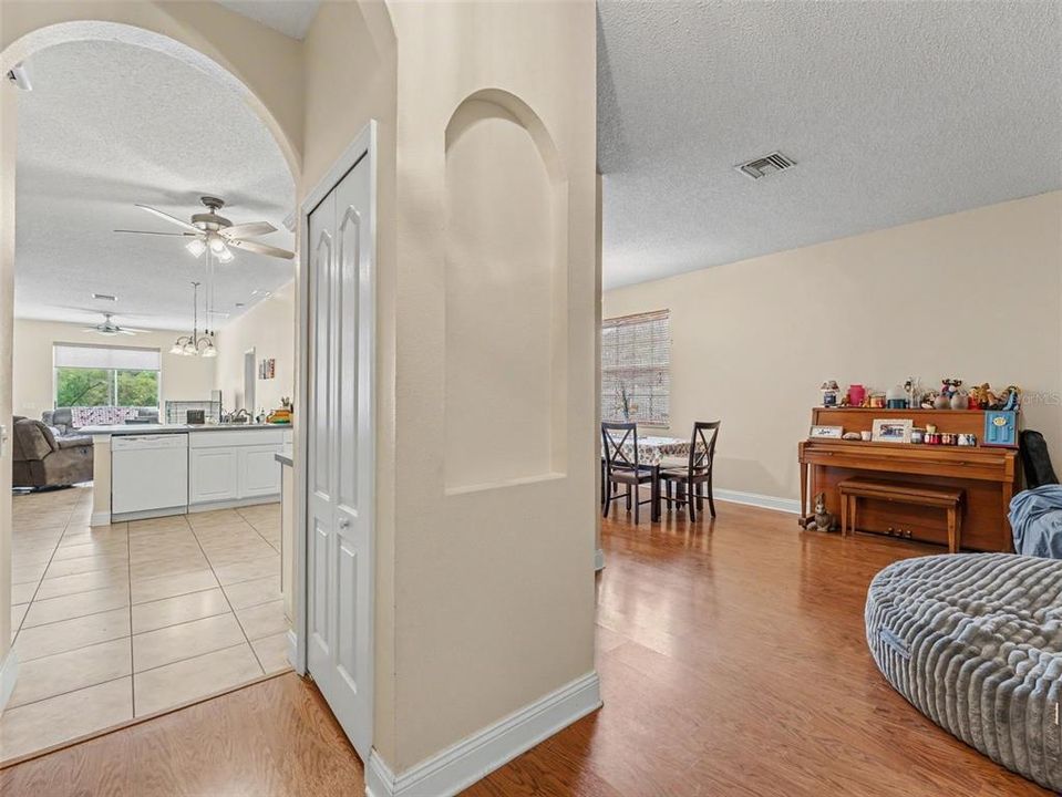 For Sale: $500,000 (5 beds, 3 baths, 2290 Square Feet)