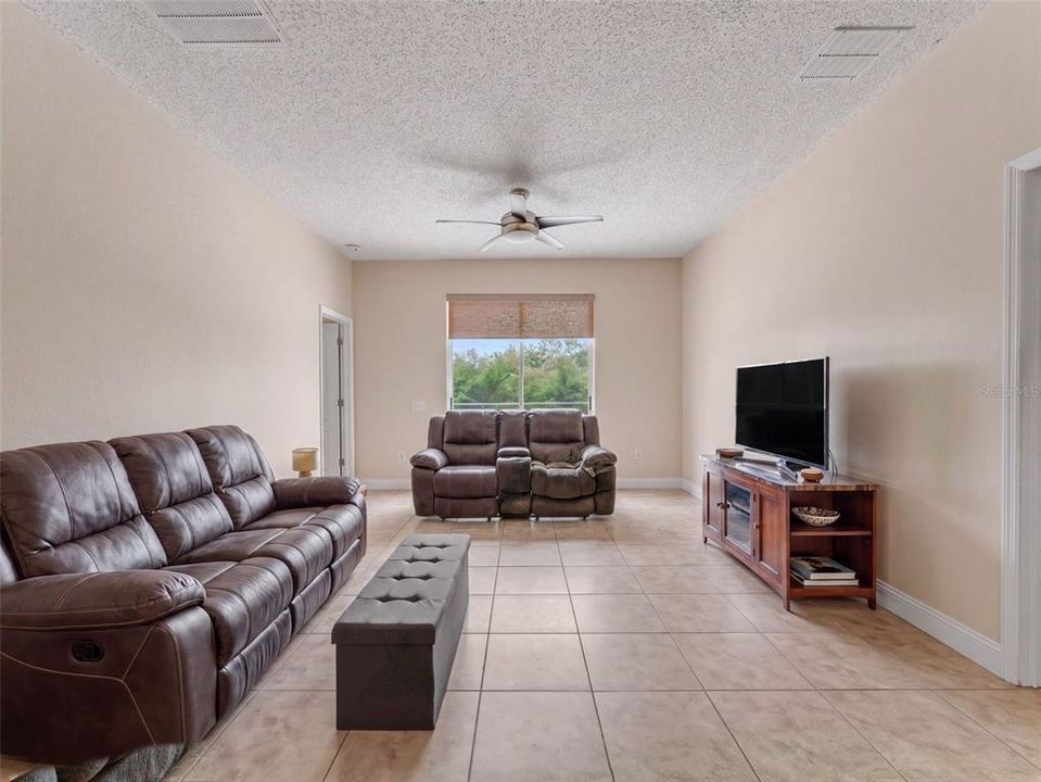 For Sale: $500,000 (5 beds, 3 baths, 2290 Square Feet)