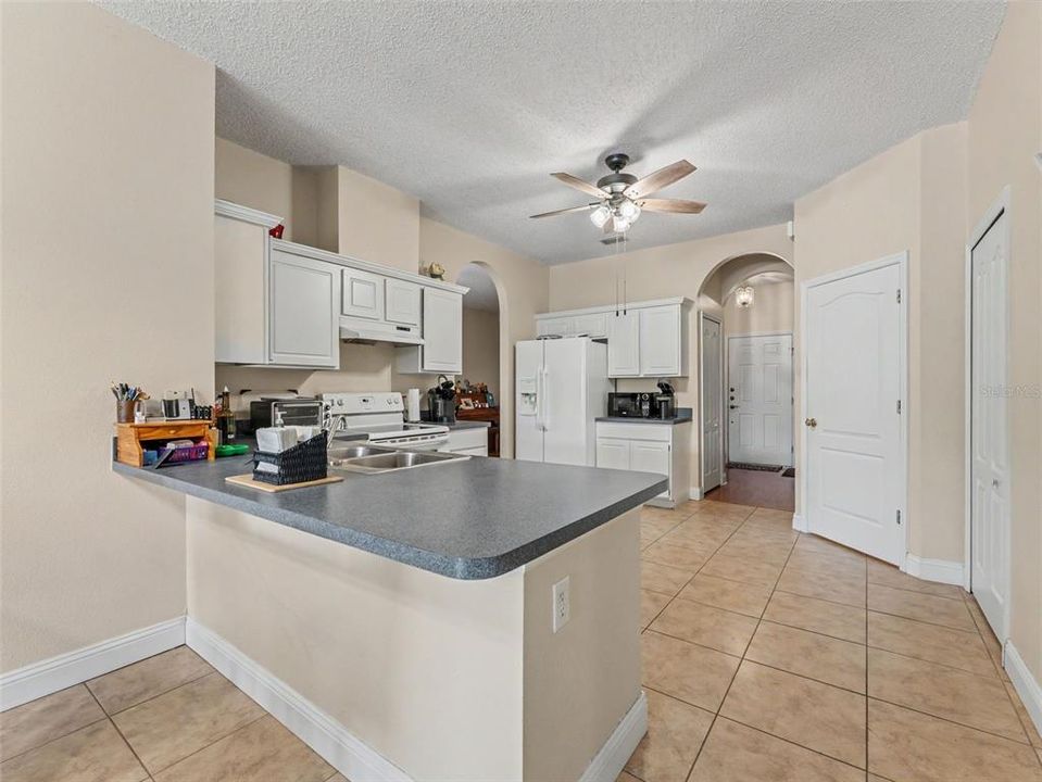 For Sale: $500,000 (5 beds, 3 baths, 2290 Square Feet)