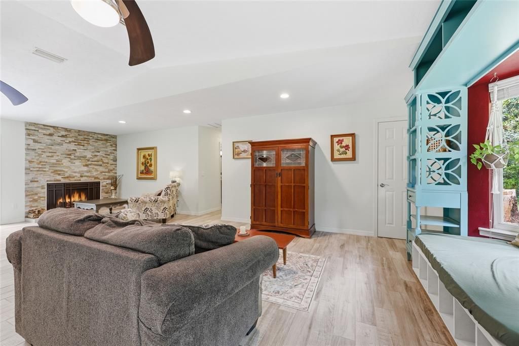 For Sale: $399,000 (3 beds, 2 baths, 2186 Square Feet)