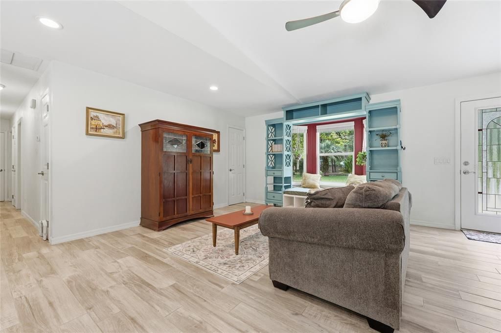 For Sale: $399,000 (3 beds, 2 baths, 2186 Square Feet)