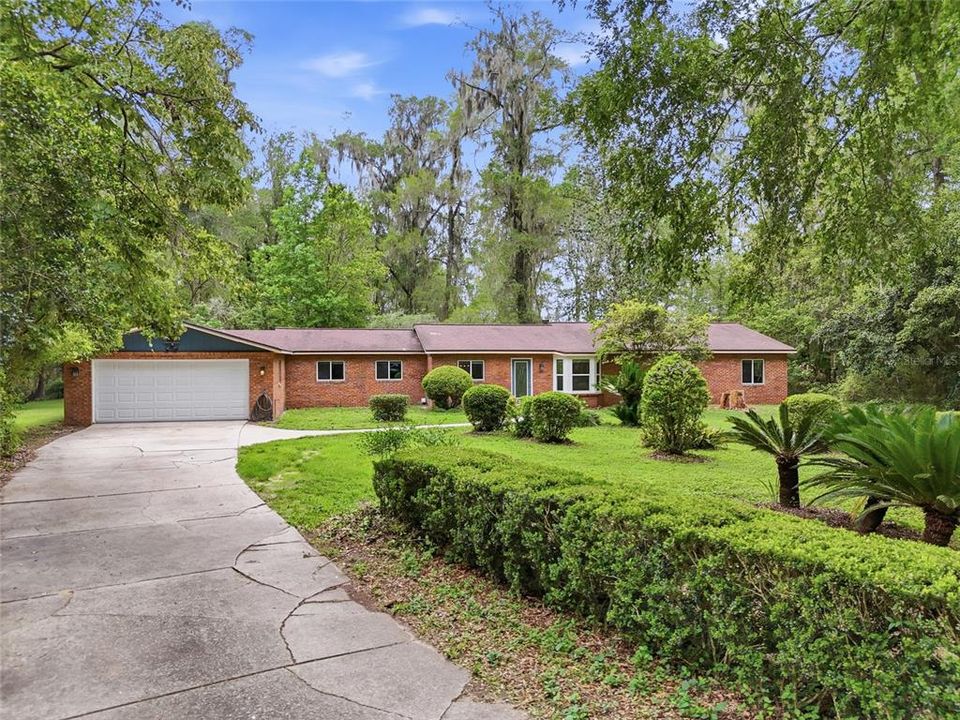 For Sale: $399,000 (3 beds, 2 baths, 2186 Square Feet)
