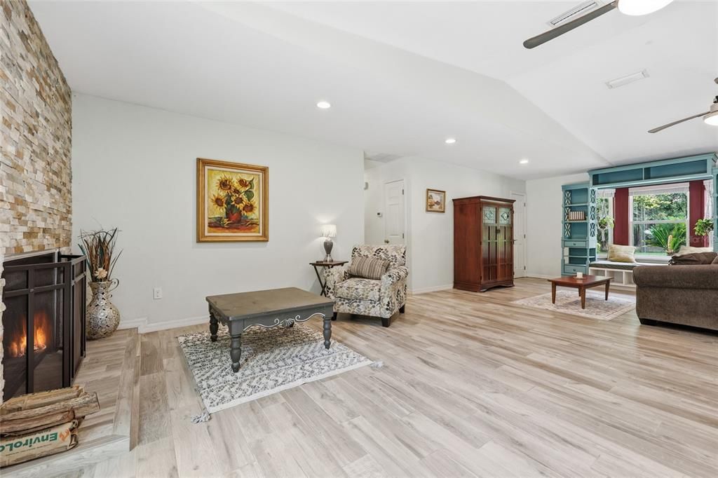 For Sale: $399,000 (3 beds, 2 baths, 2186 Square Feet)
