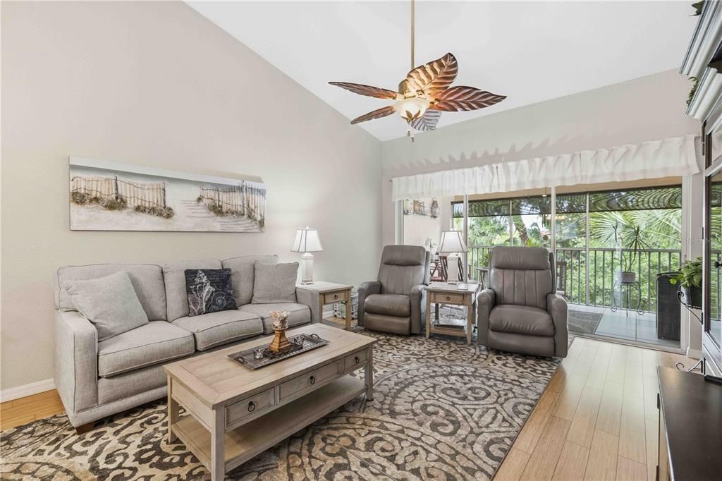 For Sale: $210,000 (2 beds, 2 baths, 1227 Square Feet)