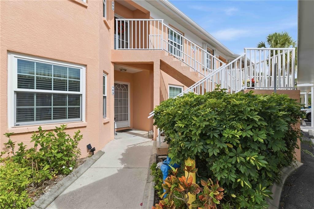 For Sale: $210,000 (2 beds, 2 baths, 1227 Square Feet)