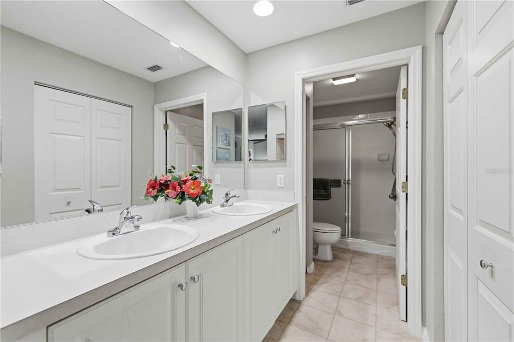 For Sale: $210,000 (2 beds, 2 baths, 1227 Square Feet)