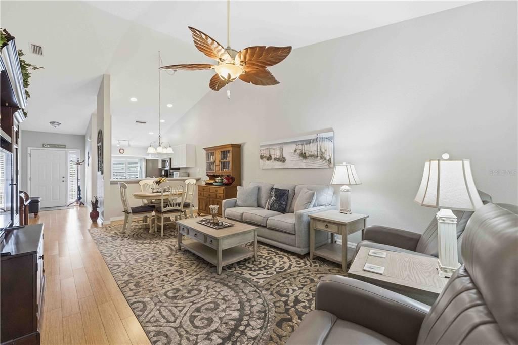 For Sale: $210,000 (2 beds, 2 baths, 1227 Square Feet)