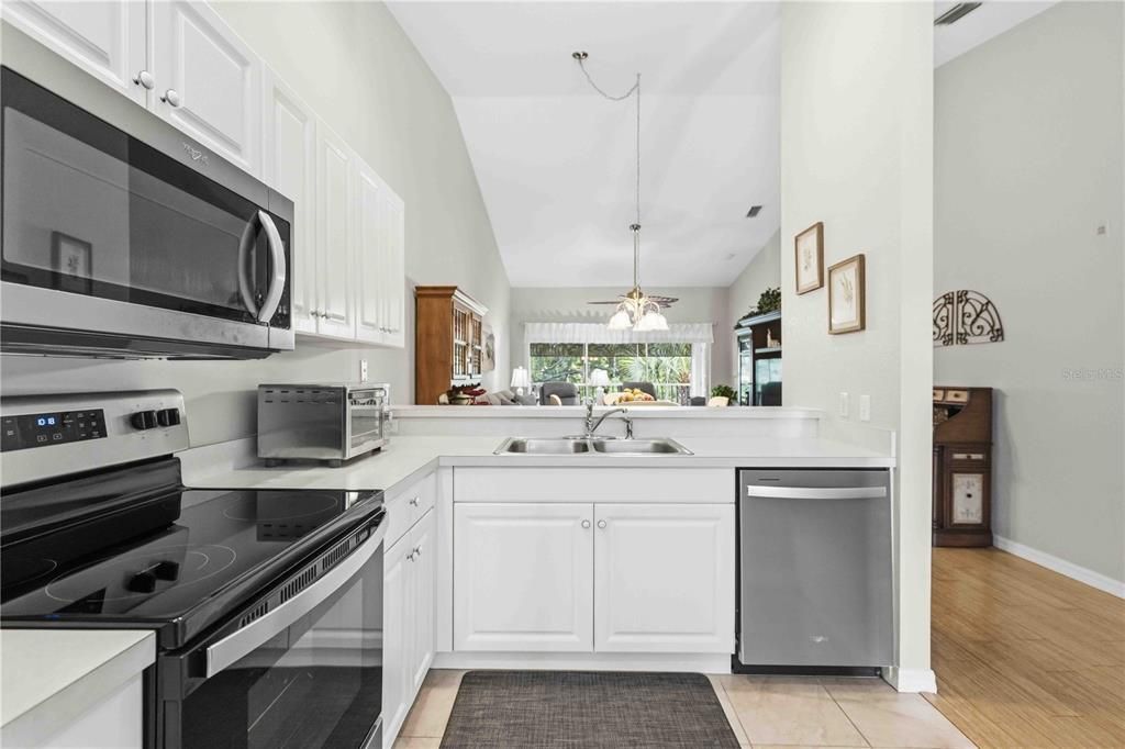 For Sale: $210,000 (2 beds, 2 baths, 1227 Square Feet)
