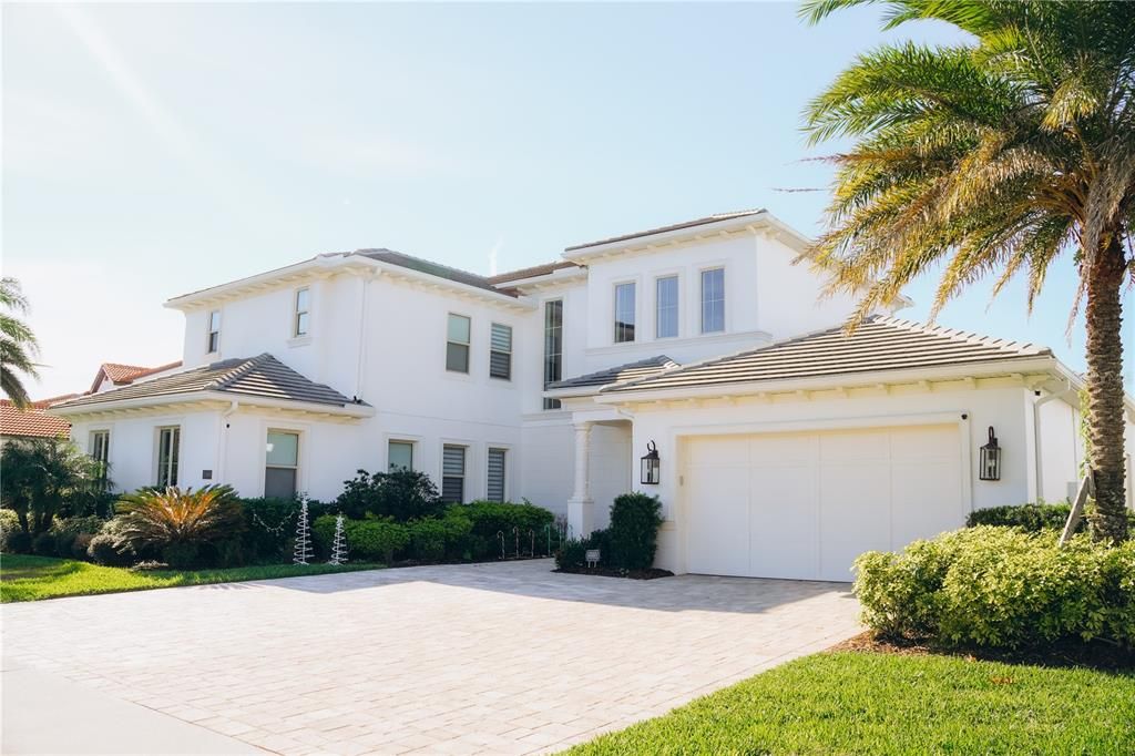 For Sale: $2,500,000 (6 beds, 6 baths, 5287 Square Feet)