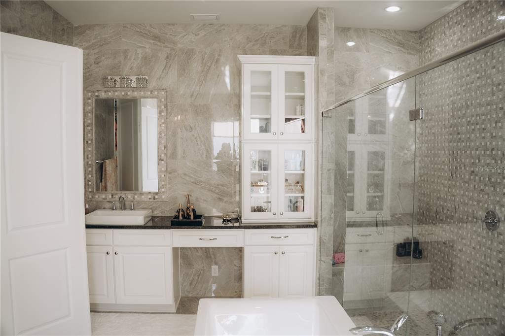 For Sale: $2,500,000 (6 beds, 6 baths, 5287 Square Feet)