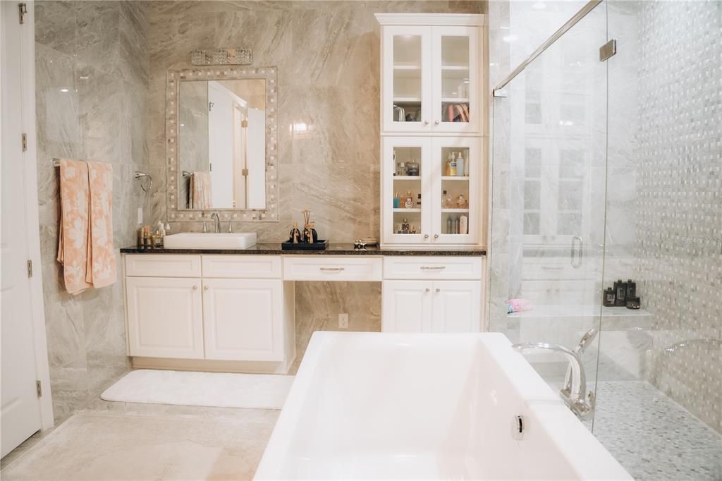 For Sale: $2,500,000 (6 beds, 6 baths, 5287 Square Feet)