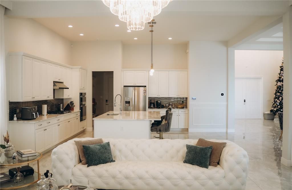 For Sale: $2,500,000 (6 beds, 6 baths, 5287 Square Feet)