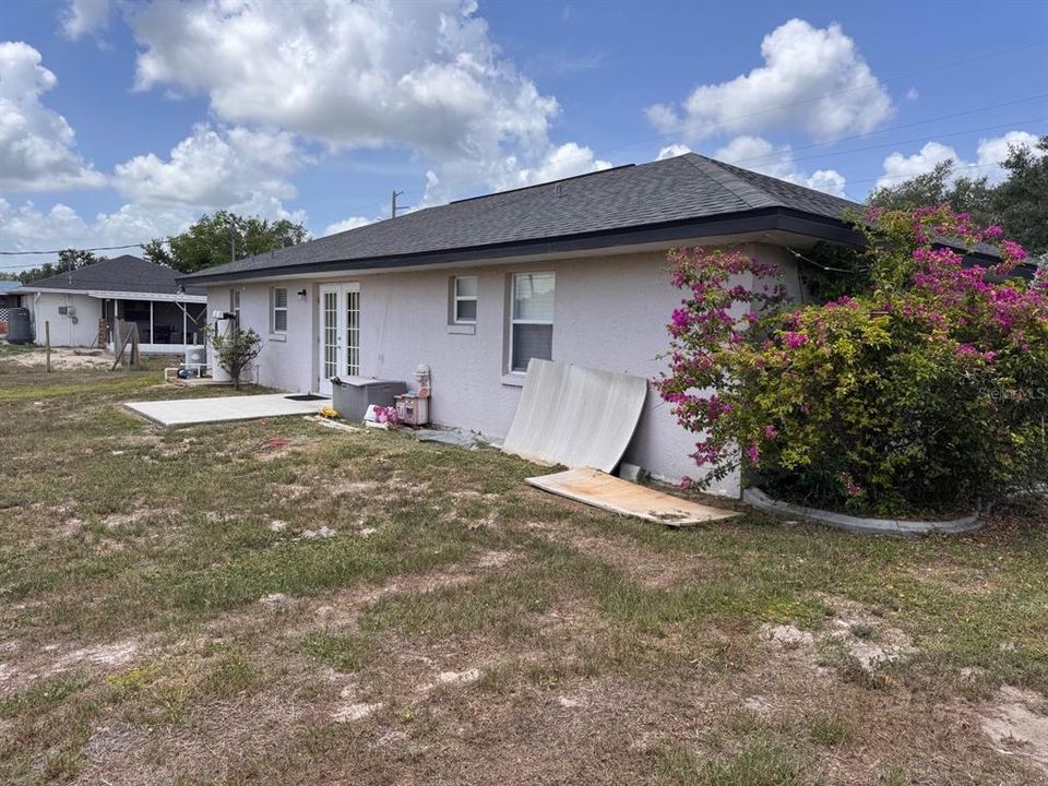 Active With Contract: $259,000 (3 beds, 2 baths, 1191 Square Feet)
