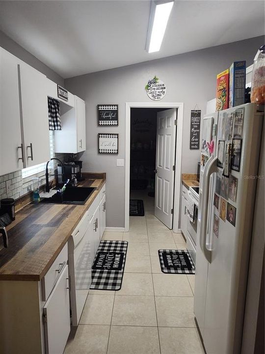 Active With Contract: $259,000 (3 beds, 2 baths, 1191 Square Feet)