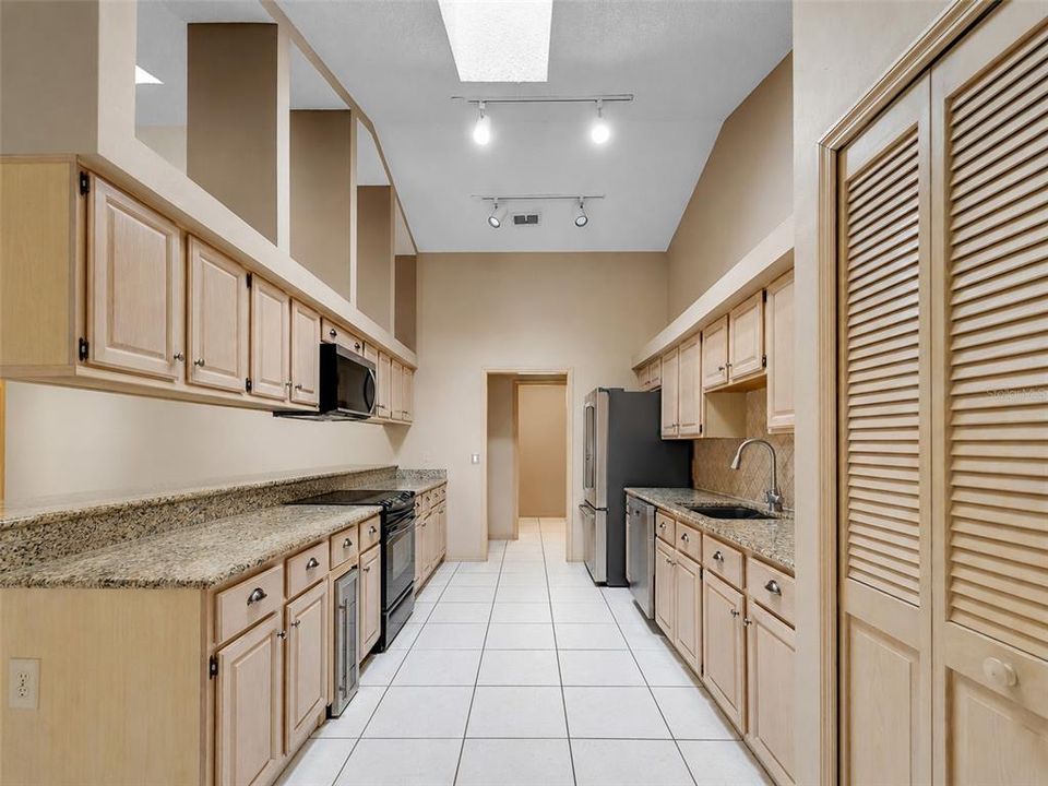 En Venta: $1,090,000 (4 camas, 3 baños, 2842 Pies cuadrados)