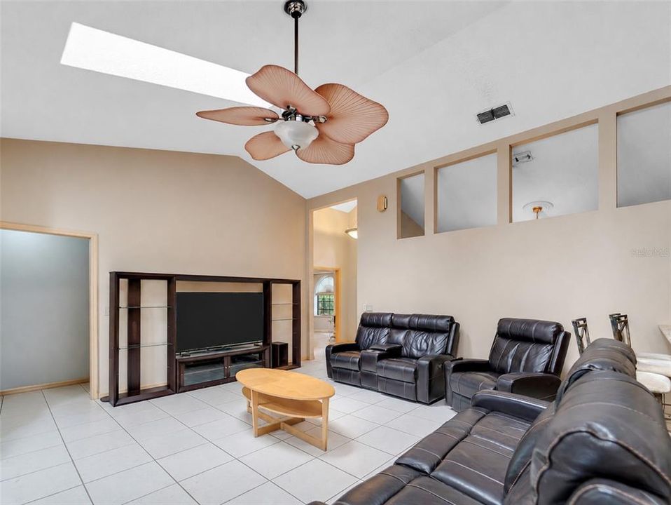 En Venta: $1,090,000 (4 camas, 3 baños, 2842 Pies cuadrados)