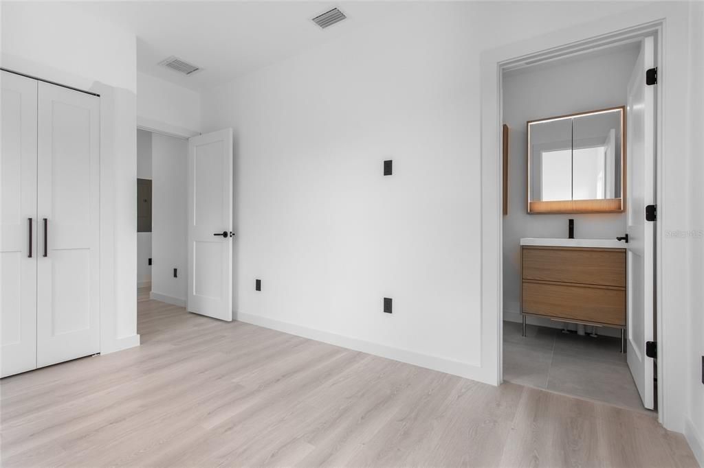 For Sale: $489,000 (3 beds, 3 baths, 1616 Square Feet)
