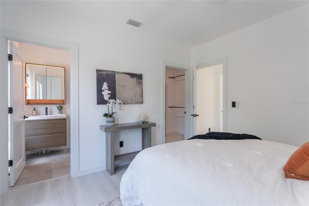 For Sale: $489,000 (3 beds, 3 baths, 1616 Square Feet)